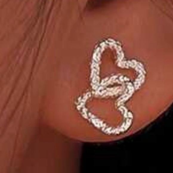 Jewelry - Silver heart dangle earrings pierced